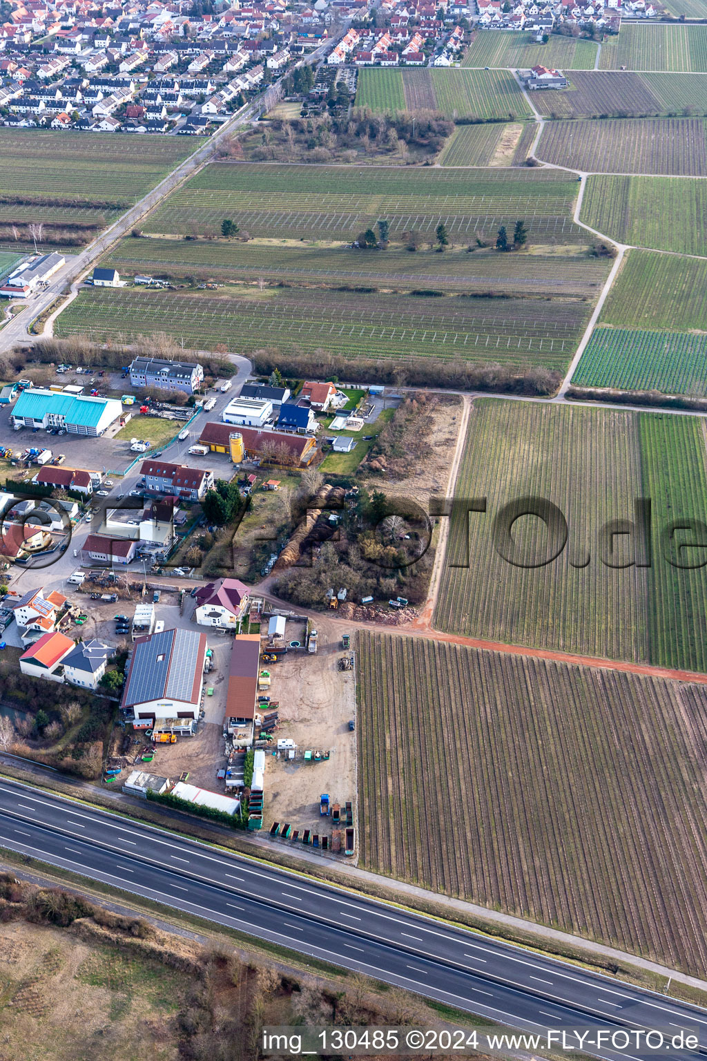 Enregistrement par drone de Zone commerciale dans le Nauroth à Ellerstadt dans le département Rhénanie-Palatinat, Allemagne