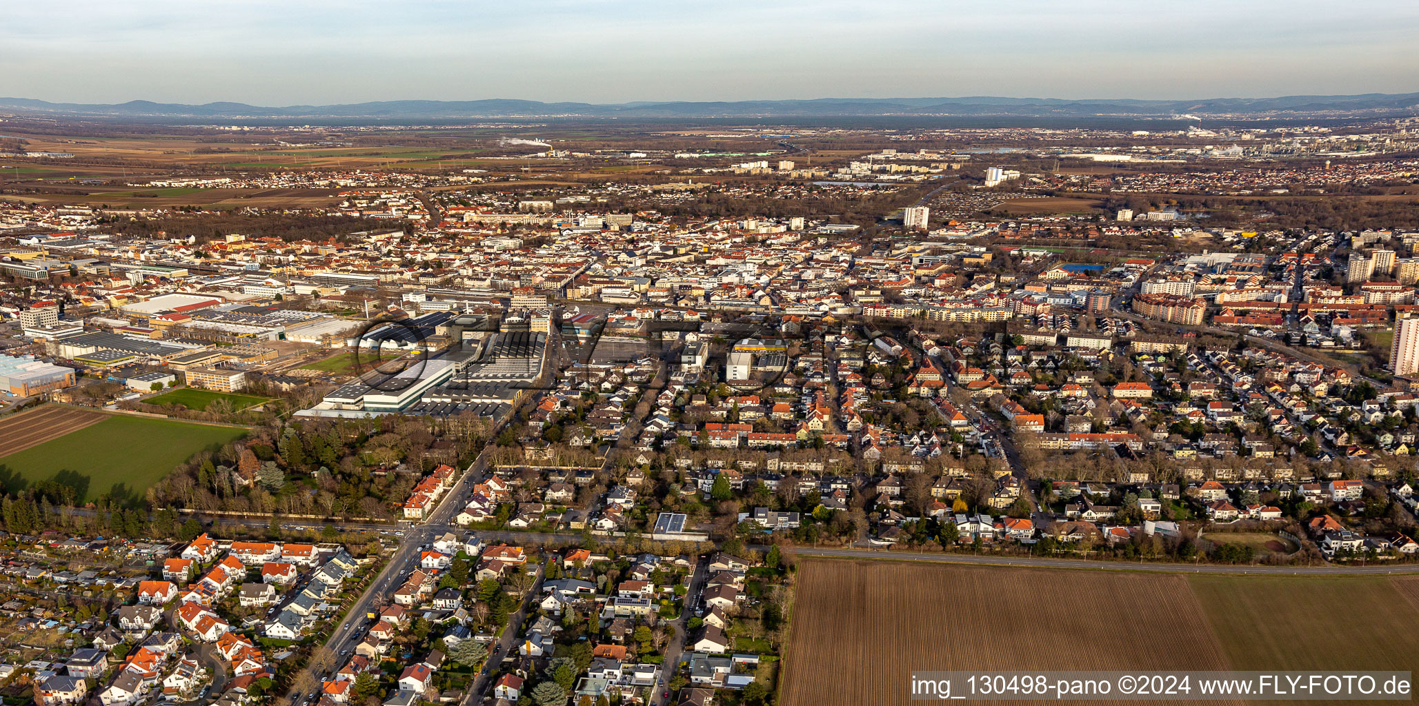 Vue aérienne de Ouest à Frankenthal dans le département Rhénanie-Palatinat, Allemagne