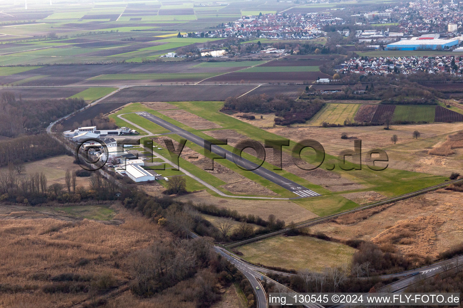 Vue aérienne de Aéroport Worms à Worms dans le département Rhénanie-Palatinat, Allemagne