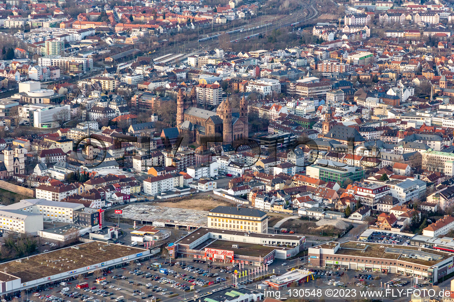Vue aérienne de Cathédrale Saint-Pierre à Worms dans le département Rhénanie-Palatinat, Allemagne
