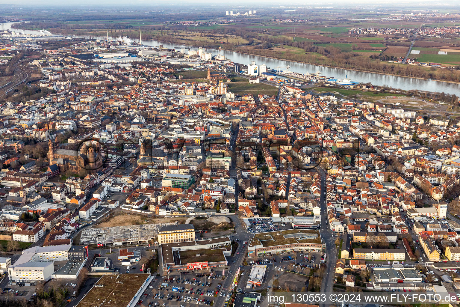 Vue aérienne de Worms dans le département Rhénanie-Palatinat, Allemagne