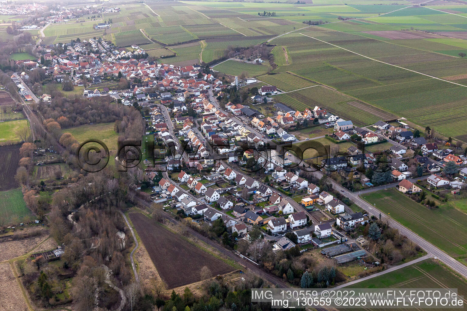 Vue aérienne de Obrigheim dans le département Rhénanie-Palatinat, Allemagne