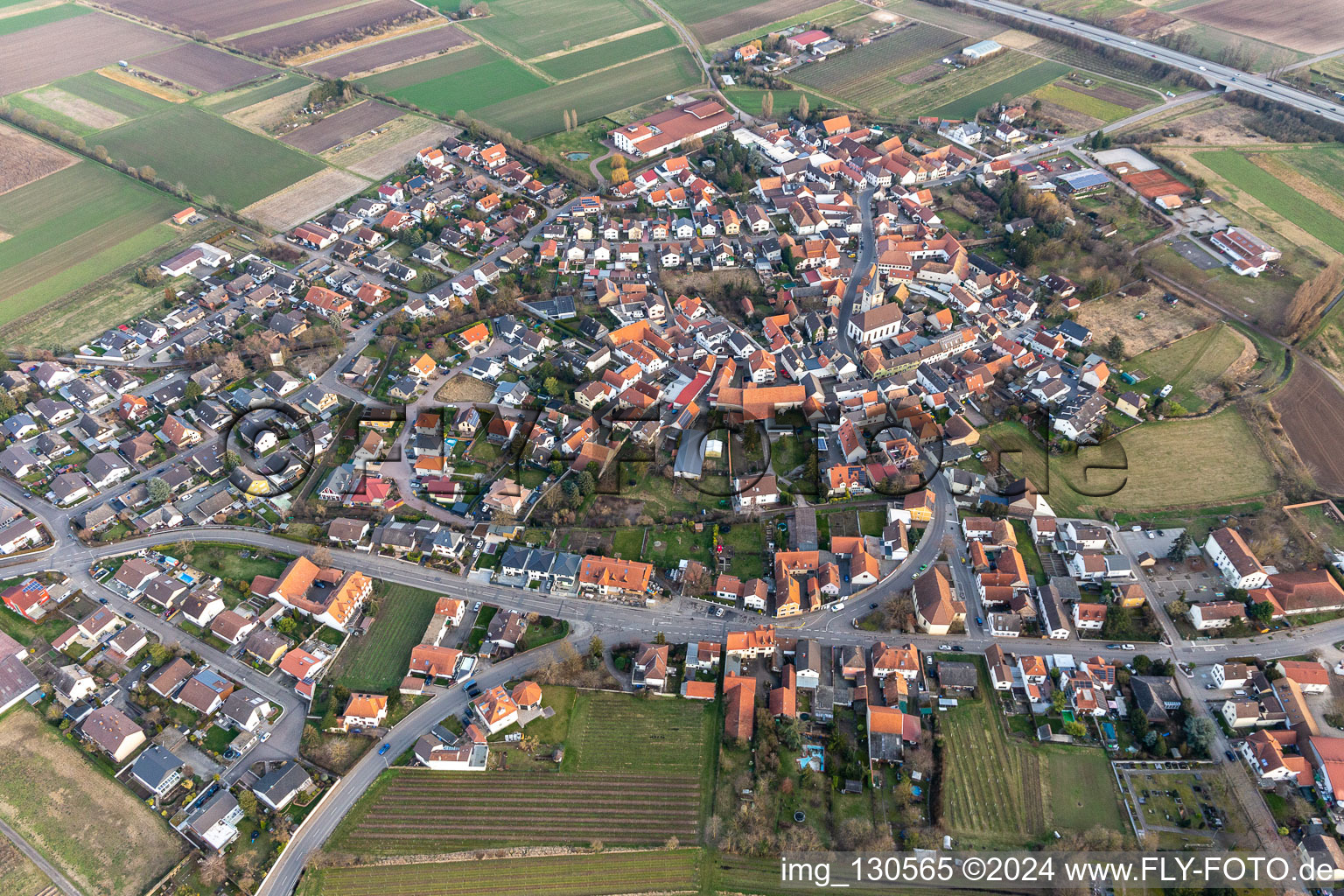 Photographie aérienne de Laumersheim dans le département Rhénanie-Palatinat, Allemagne