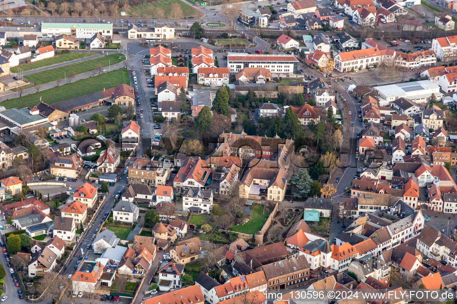 Vue aérienne de Verrouiller Deidesheim à Deidesheim dans le département Rhénanie-Palatinat, Allemagne