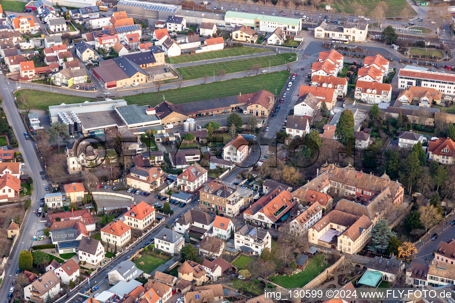 Vue aérienne de Verrouiller Deidesheim à Deidesheim dans le département Rhénanie-Palatinat, Allemagne