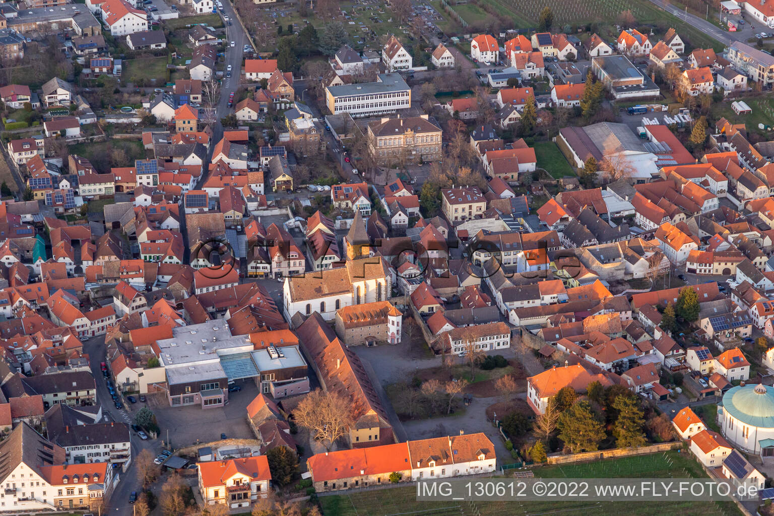 Vue aérienne de Manoir à le quartier Mußbach in Neustadt an der Weinstraße dans le département Rhénanie-Palatinat, Allemagne