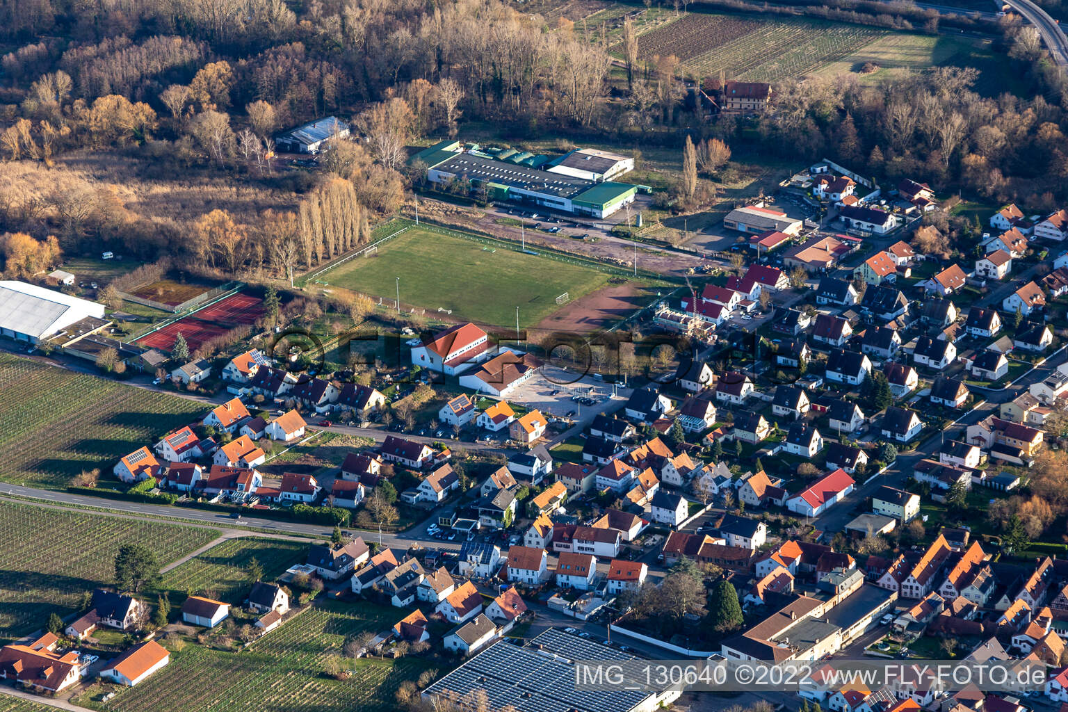 Vue aérienne de TuS Albersweiler 1982 eV à Albersweiler dans le département Rhénanie-Palatinat, Allemagne