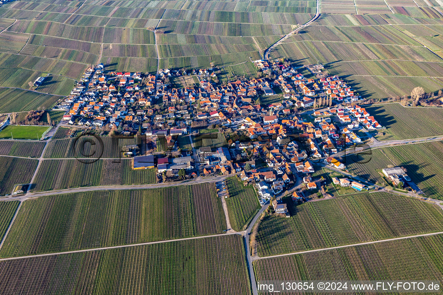 Vue aérienne de Ville viticole baroque à Hainfeld dans le département Rhénanie-Palatinat, Allemagne