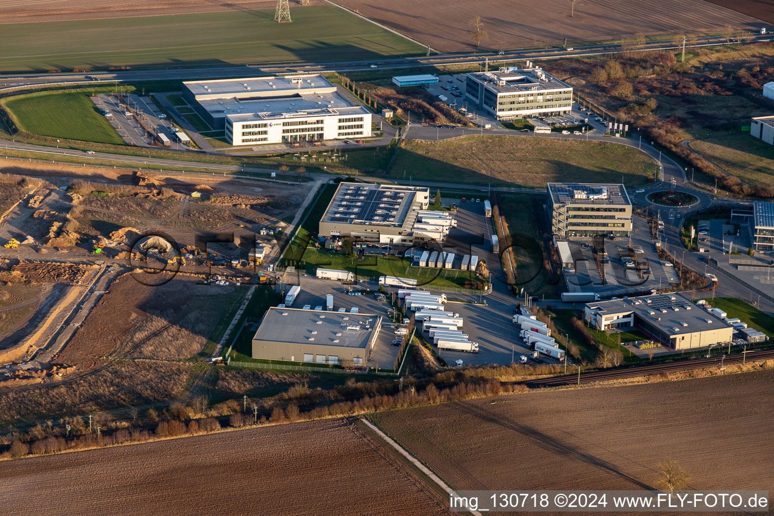 Vue aérienne de Eizo, Groupe MTS, Stagiaire TRANSAC. Speditionsgesellschaft mbH à Rülzheim dans le département Rhénanie-Palatinat, Allemagne