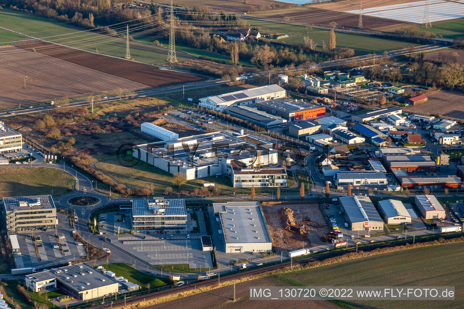 Vue aérienne de DBK David + Baader GmbH à Rülzheim dans le département Rhénanie-Palatinat, Allemagne