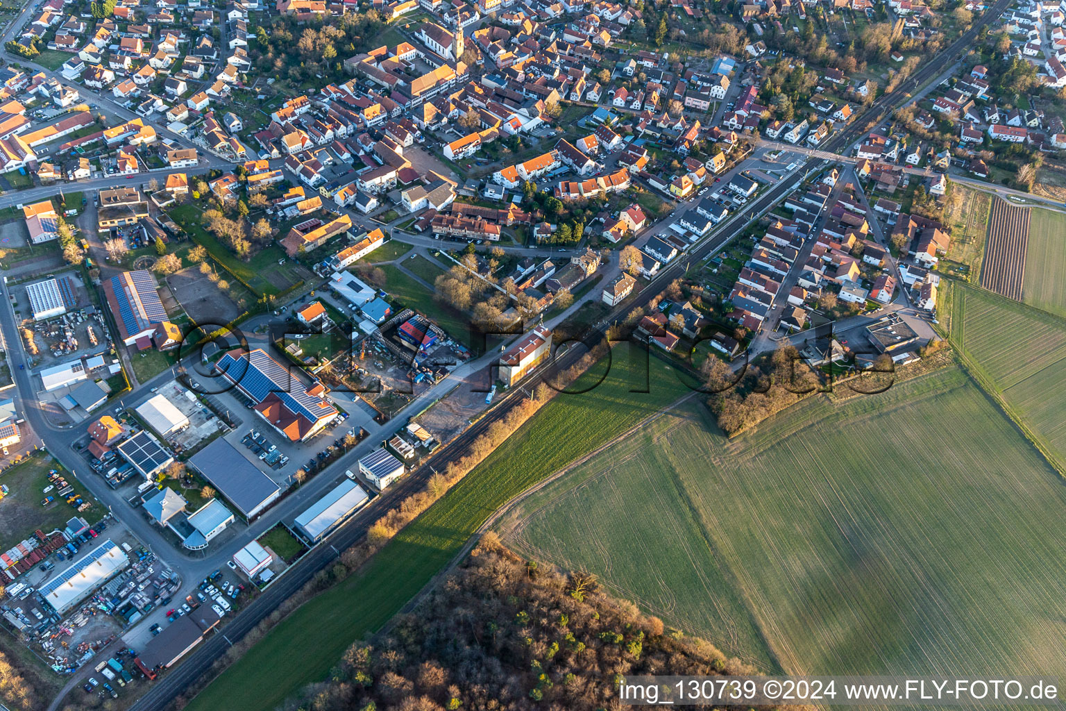 Vue aérienne de Nouveau matin à Rheinzabern dans le département Rhénanie-Palatinat, Allemagne