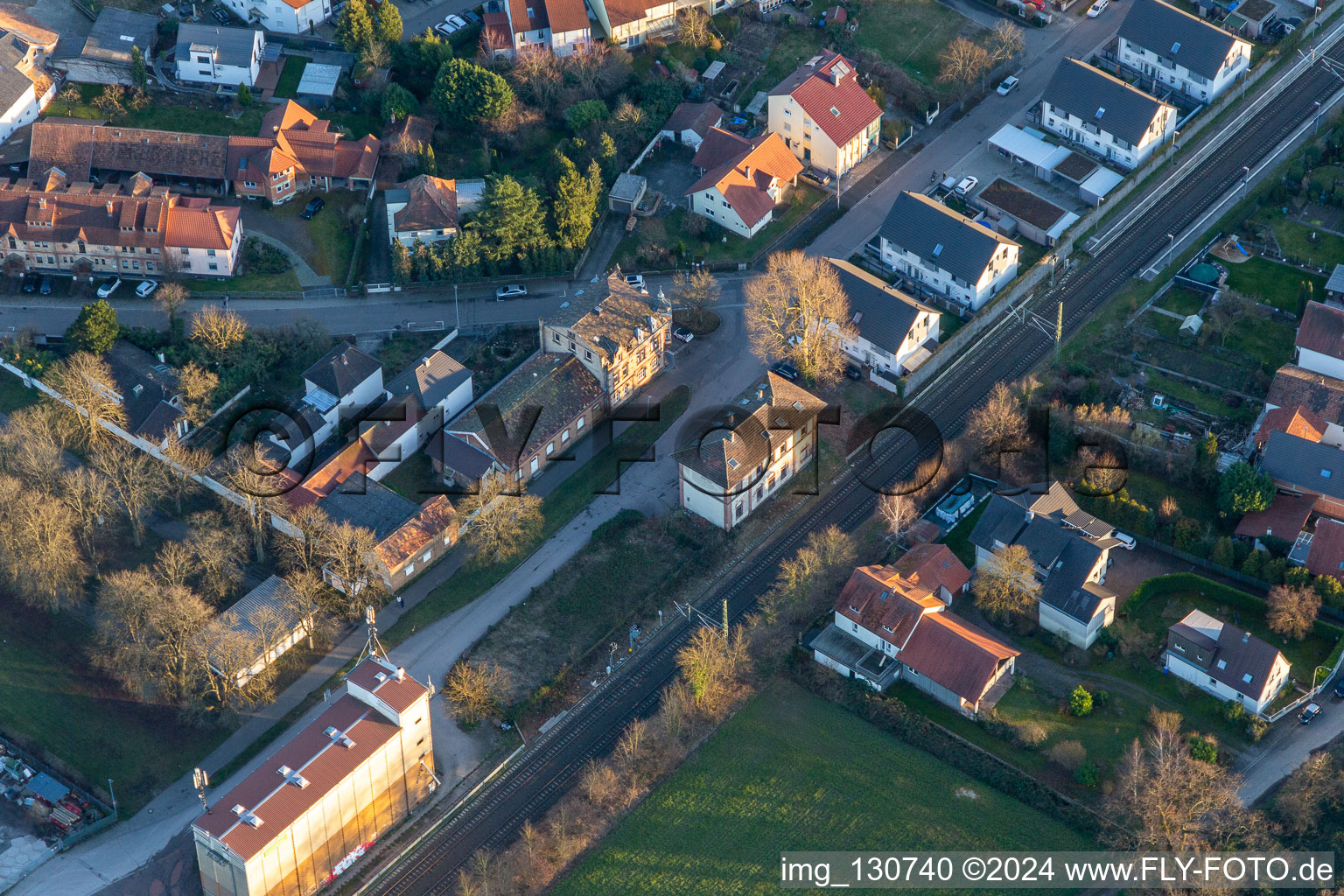 Vue aérienne de Ancienne gare de Neuen-Morgen à Rheinzabern dans le département Rhénanie-Palatinat, Allemagne