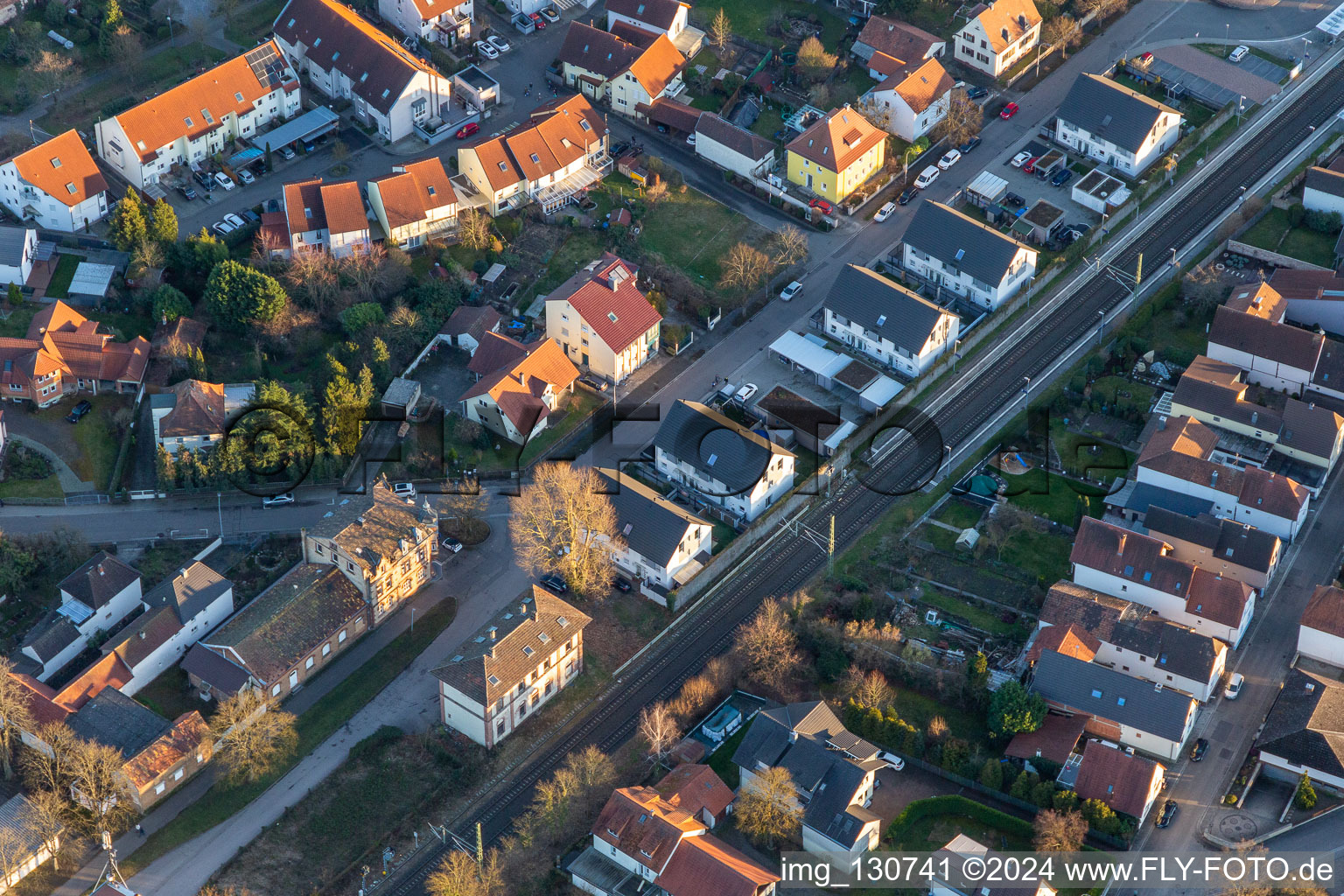 Vue aérienne de Ancienne gare de Neuen-Morgen à Rheinzabern dans le département Rhénanie-Palatinat, Allemagne