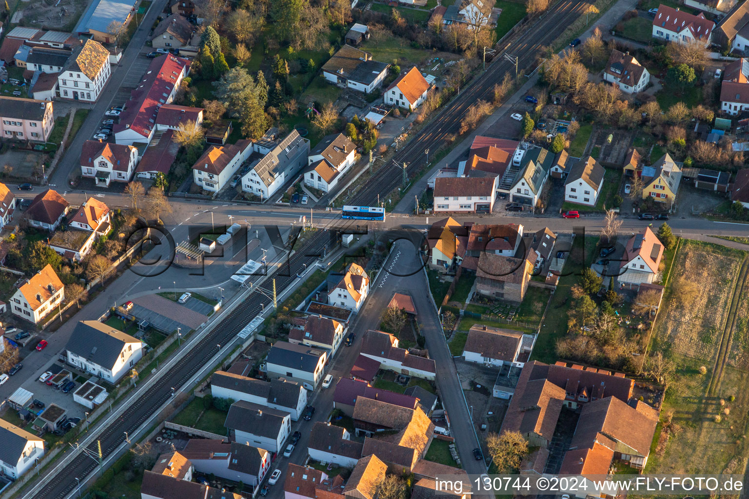 Photographie aérienne de Passage à niveau de la Mühlgasse à Rheinzabern dans le département Rhénanie-Palatinat, Allemagne