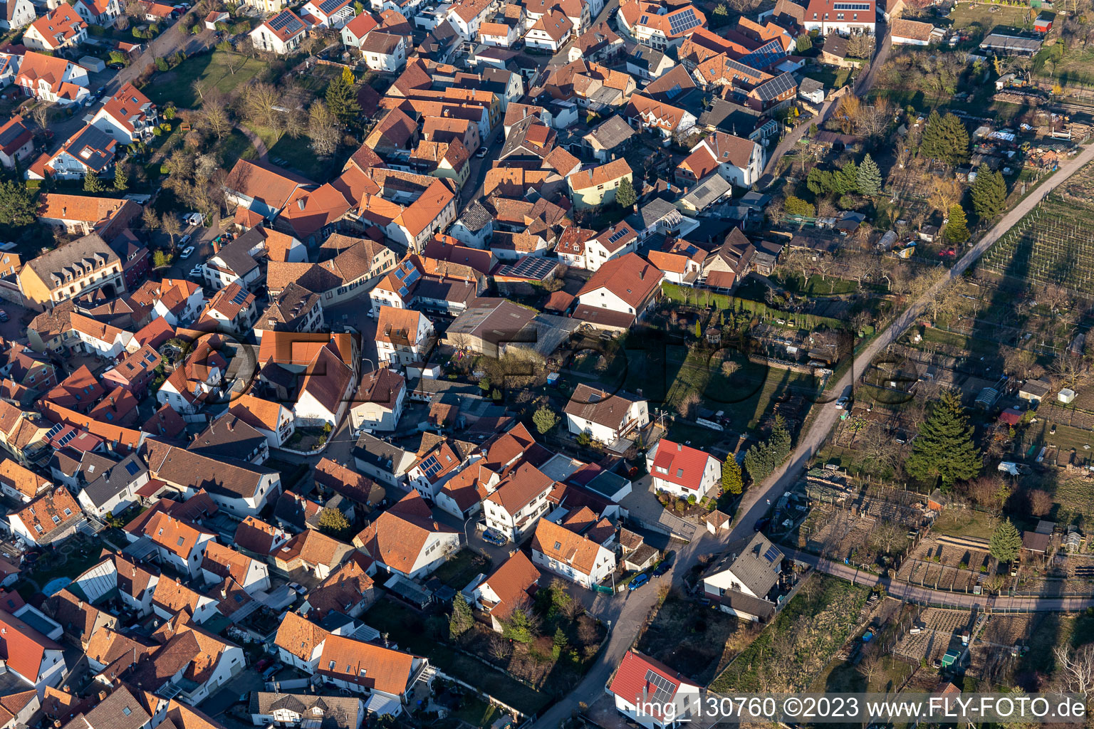 Vue aérienne de Engelgasse à le quartier Arzheim in Landau in der Pfalz dans le département Rhénanie-Palatinat, Allemagne