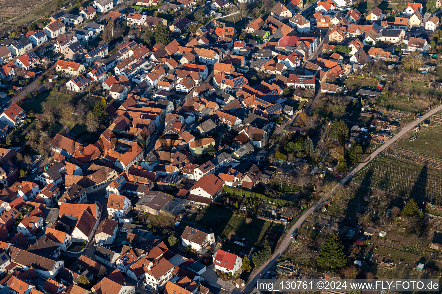 Vue aérienne de Arzheimer Hauptstr. à le quartier Arzheim in Landau in der Pfalz dans le département Rhénanie-Palatinat, Allemagne