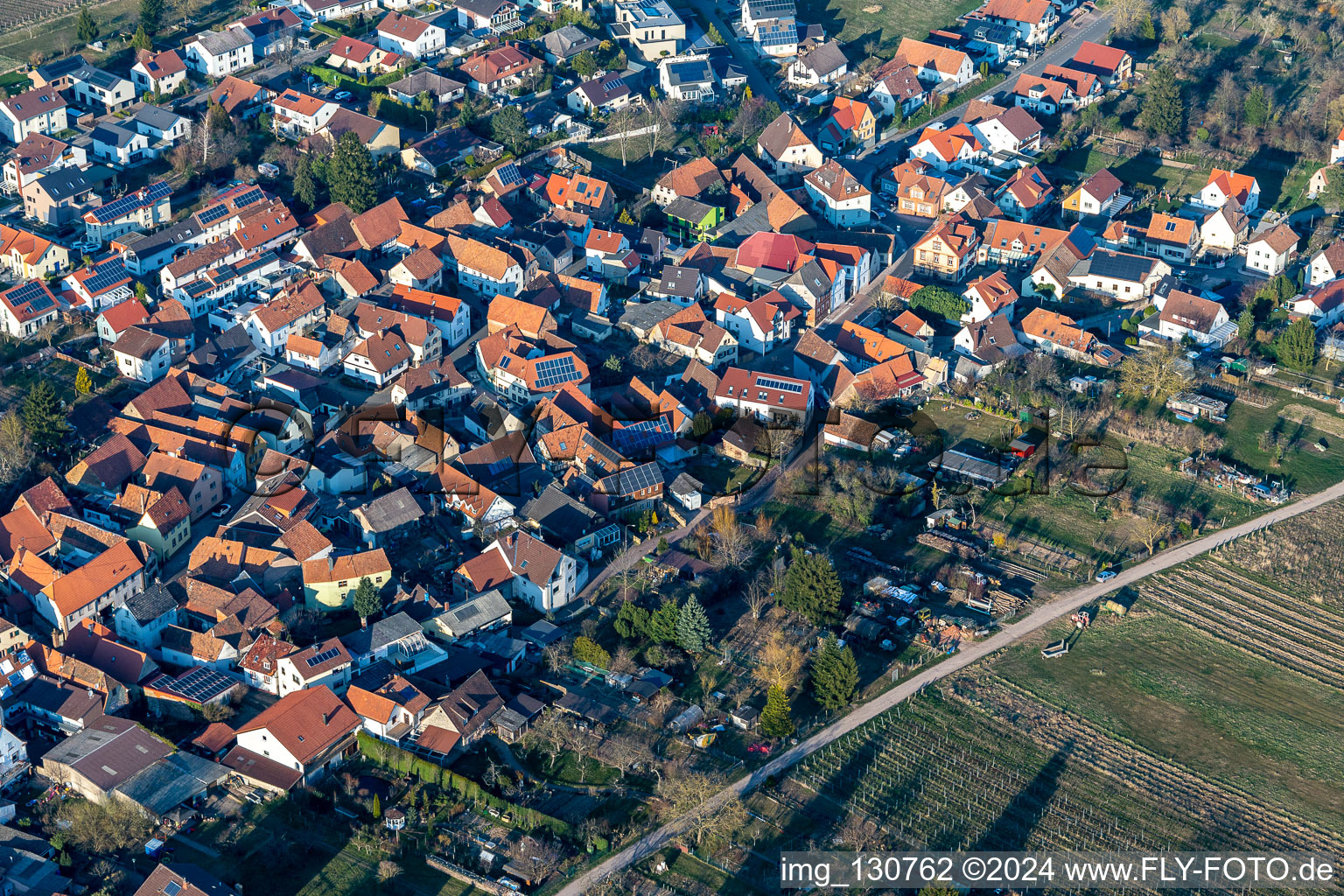 Vue aérienne de Allée de poussière à le quartier Arzheim in Landau in der Pfalz dans le département Rhénanie-Palatinat, Allemagne