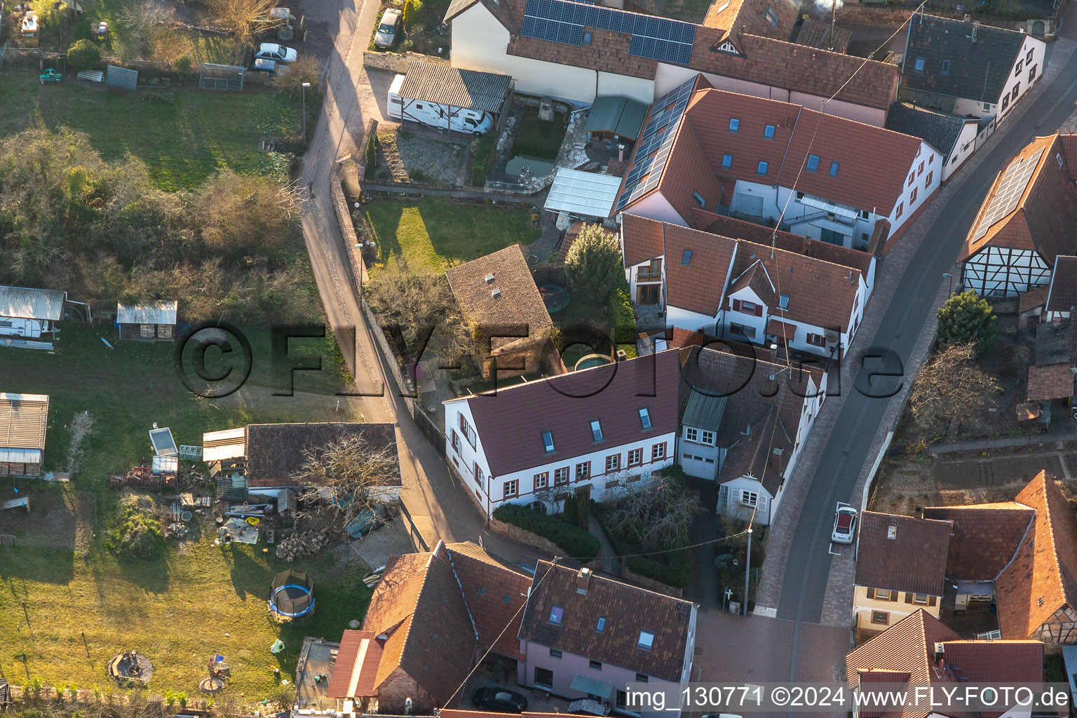 Allée de poussière à le quartier Arzheim in Landau in der Pfalz dans le département Rhénanie-Palatinat, Allemagne d'en haut