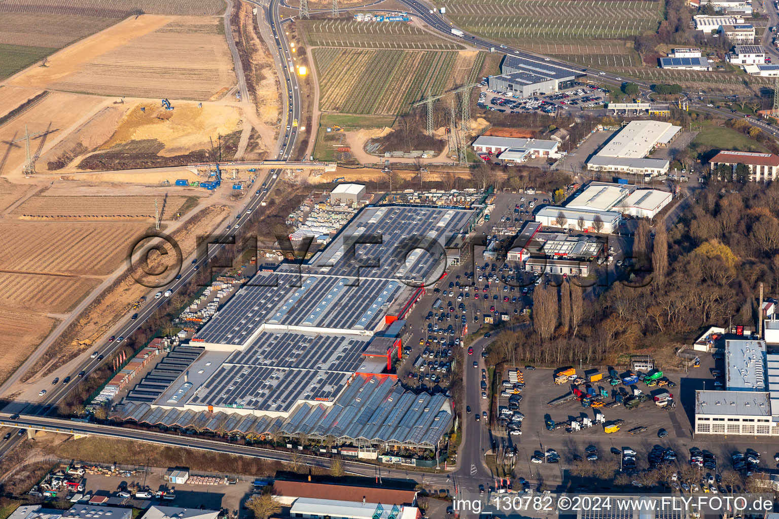 Vue aérienne de Gillet Baumarkt GmbH (hagebaumarkt & Floraland) à Landau in der Pfalz dans le département Rhénanie-Palatinat, Allemagne