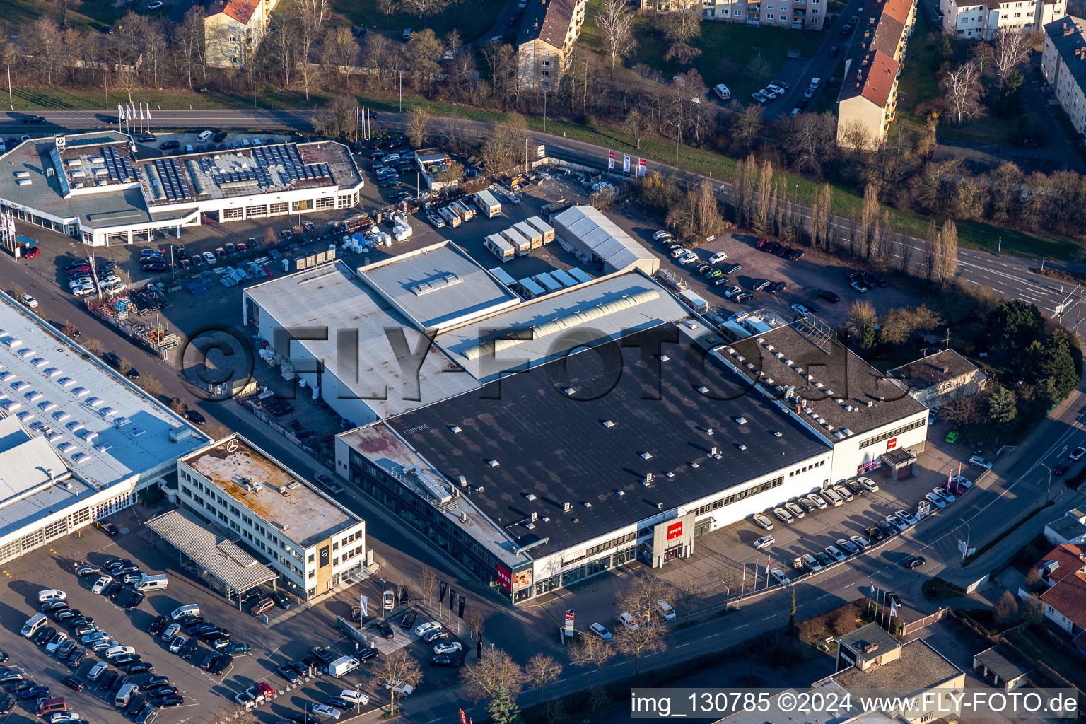 Vue aérienne de Chr. Ufer GmbH Salle de bains et galerie de design à Landau in der Pfalz dans le département Rhénanie-Palatinat, Allemagne