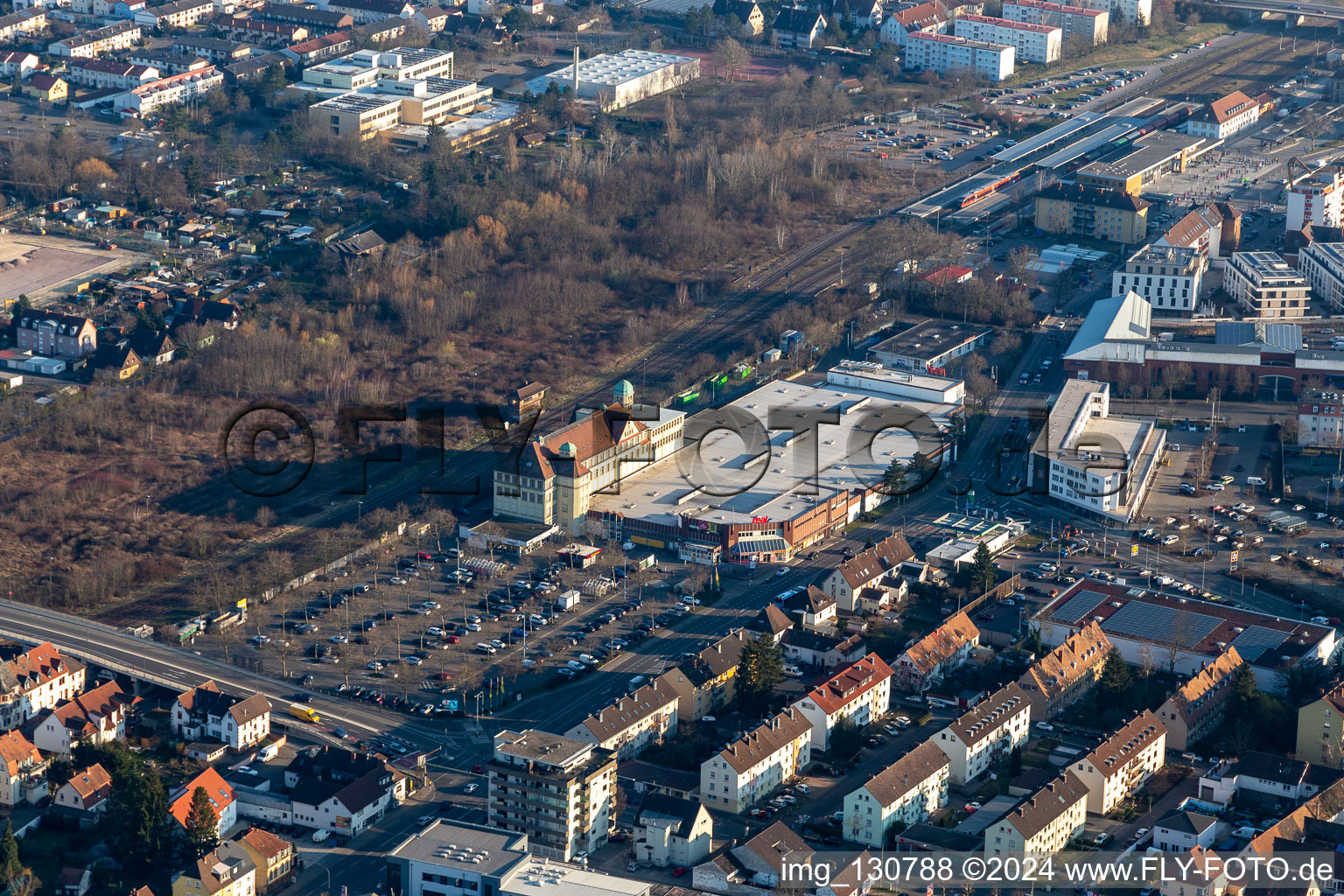 Vue aérienne de Réel avant la fermeture à Landau in der Pfalz dans le département Rhénanie-Palatinat, Allemagne