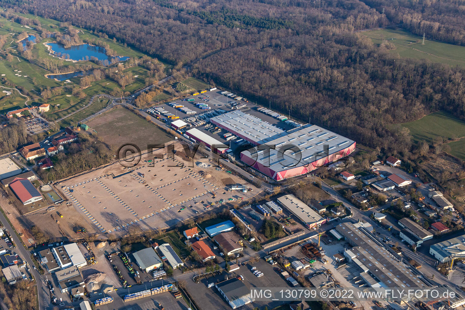 Vue aérienne de Chantier du nouveau centre logistique de Hornbach Essingen à le quartier Dreihof in Essingen dans le département Rhénanie-Palatinat, Allemagne