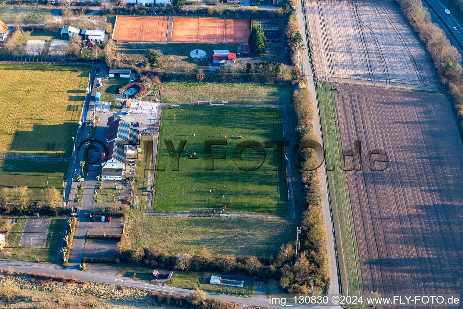 Vue aérienne de Association de gymnastique et de sport 03 eV à Lingenfeld dans le département Rhénanie-Palatinat, Allemagne