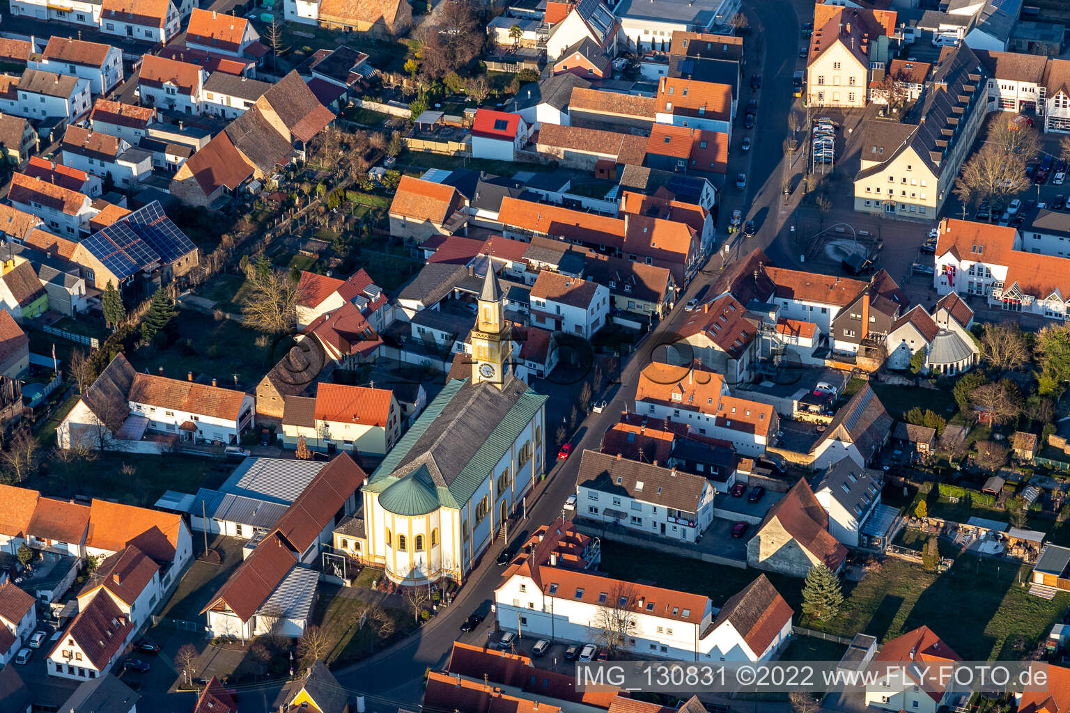 Vue aérienne de Saint-Martin à Lingenfeld dans le département Rhénanie-Palatinat, Allemagne