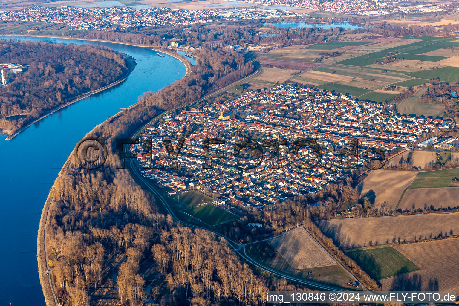 Quartier Rheinhausen in Oberhausen-Rheinhausen dans le département Bade-Wurtemberg, Allemagne d'en haut