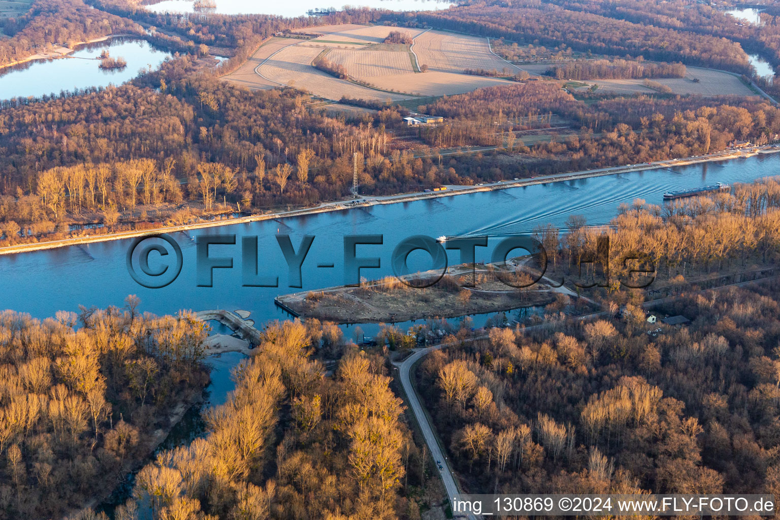 Vue aérienne de Vieux Rhin Leimersheim à Leimersheim dans le département Rhénanie-Palatinat, Allemagne