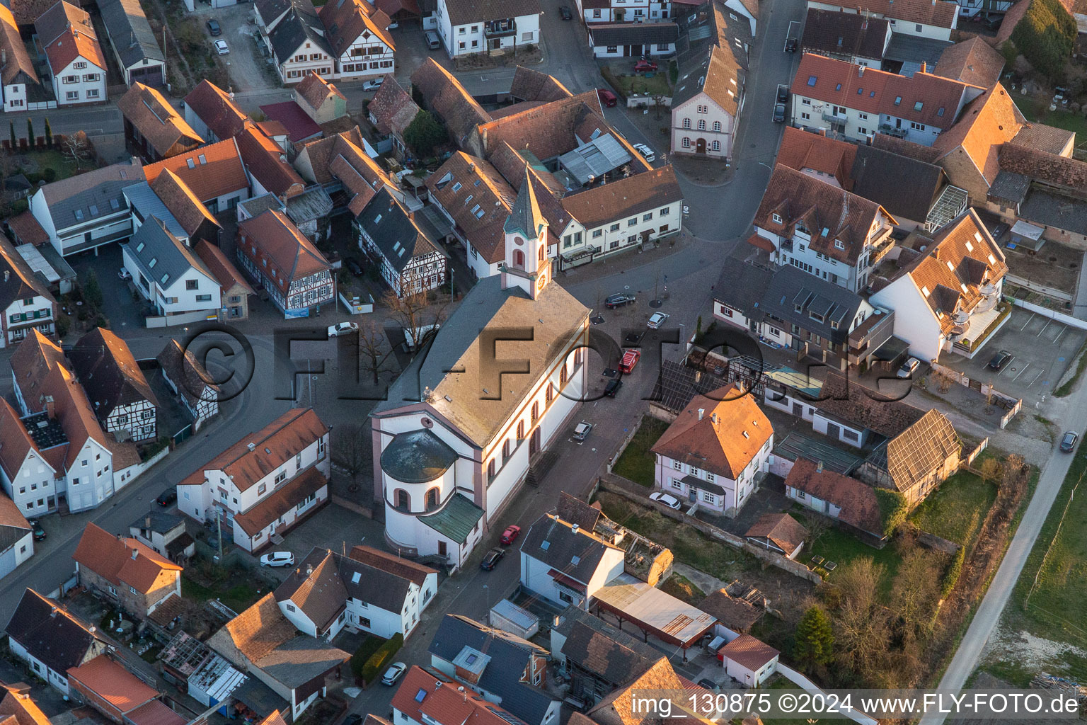 Vue aérienne de Église Neupotz à Neupotz dans le département Rhénanie-Palatinat, Allemagne