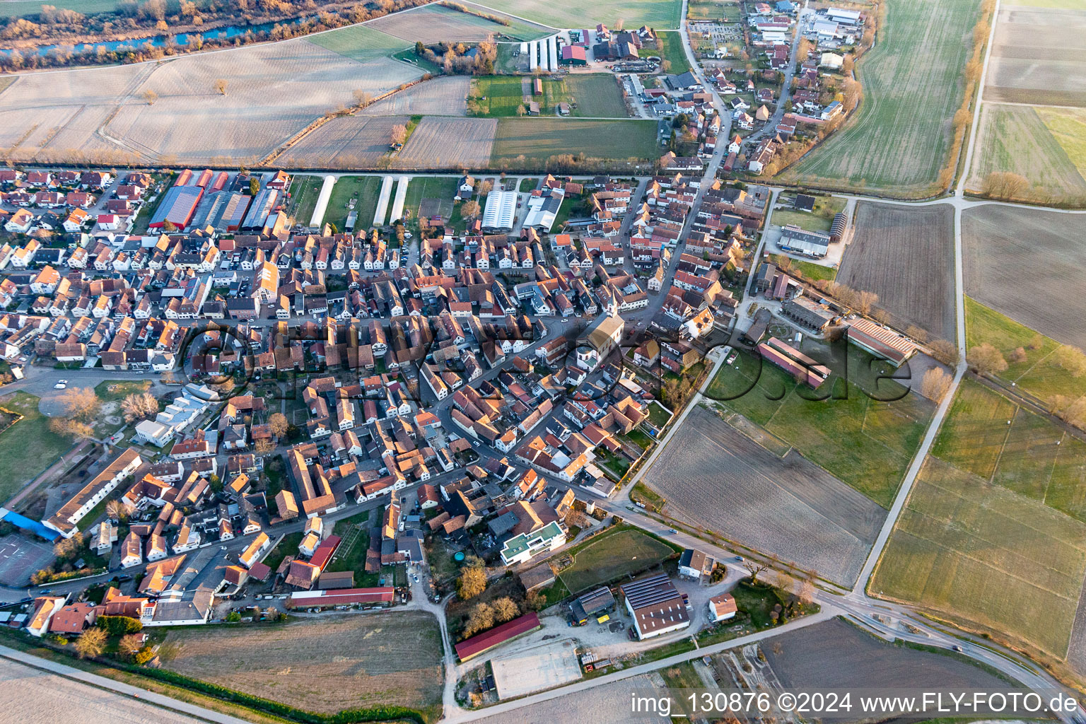 Enregistrement par drone de Neupotz dans le département Rhénanie-Palatinat, Allemagne