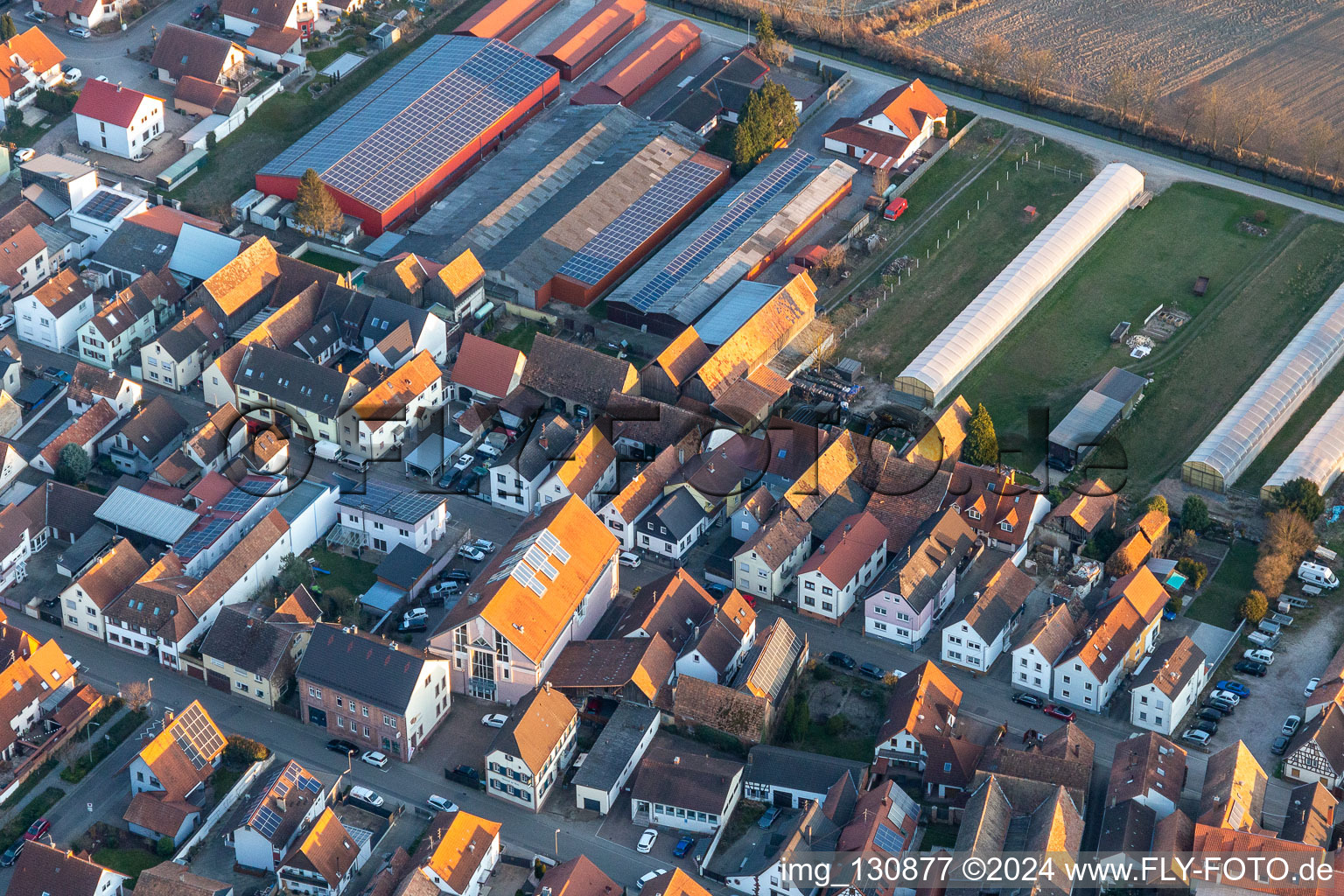 Vue aérienne de Centre culturel et de loisirs à Neupotz dans le département Rhénanie-Palatinat, Allemagne