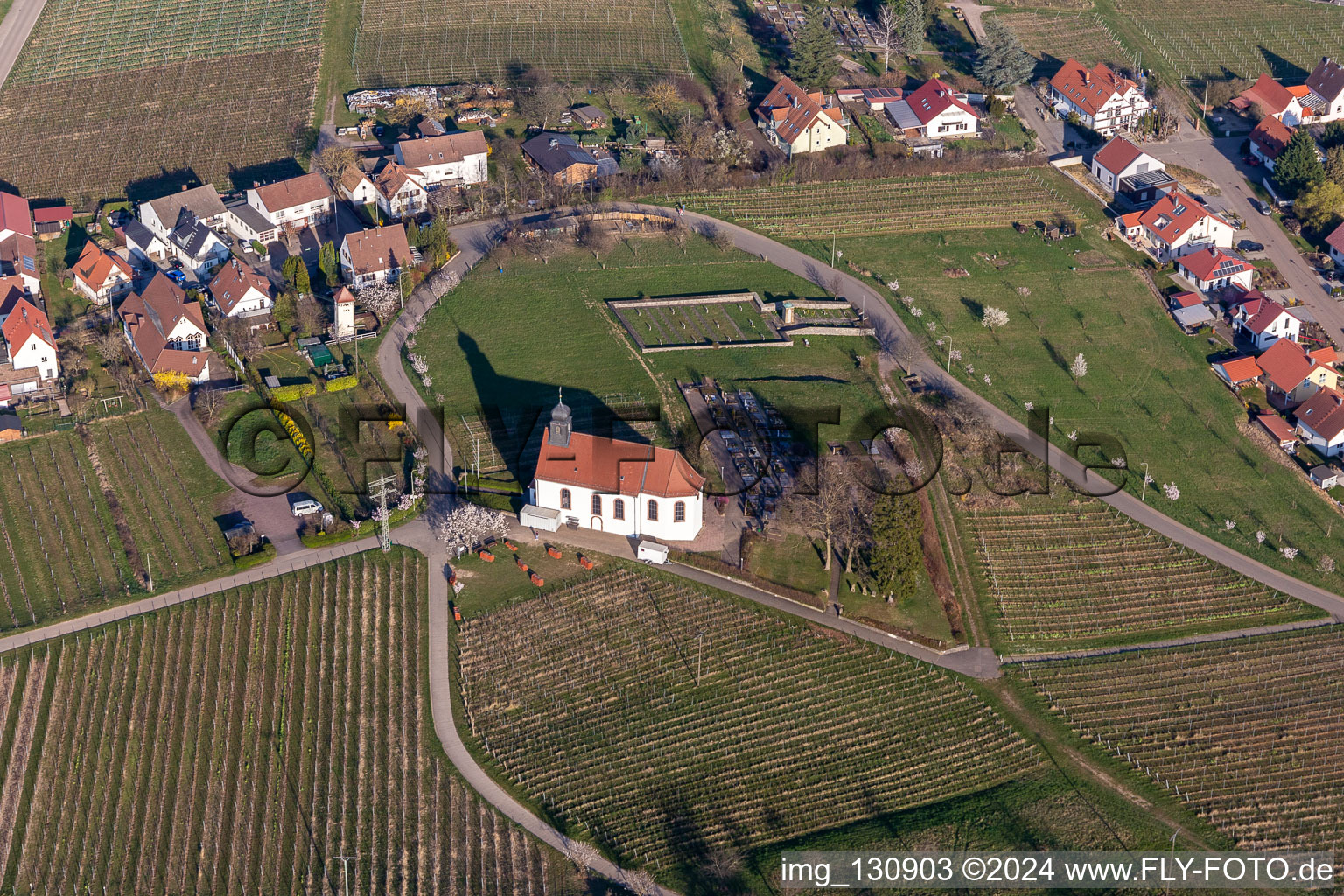 Chapelle Saint-Denys (mariage) à le quartier Gleiszellen in Gleiszellen-Gleishorbach dans le département Rhénanie-Palatinat, Allemagne d'en haut