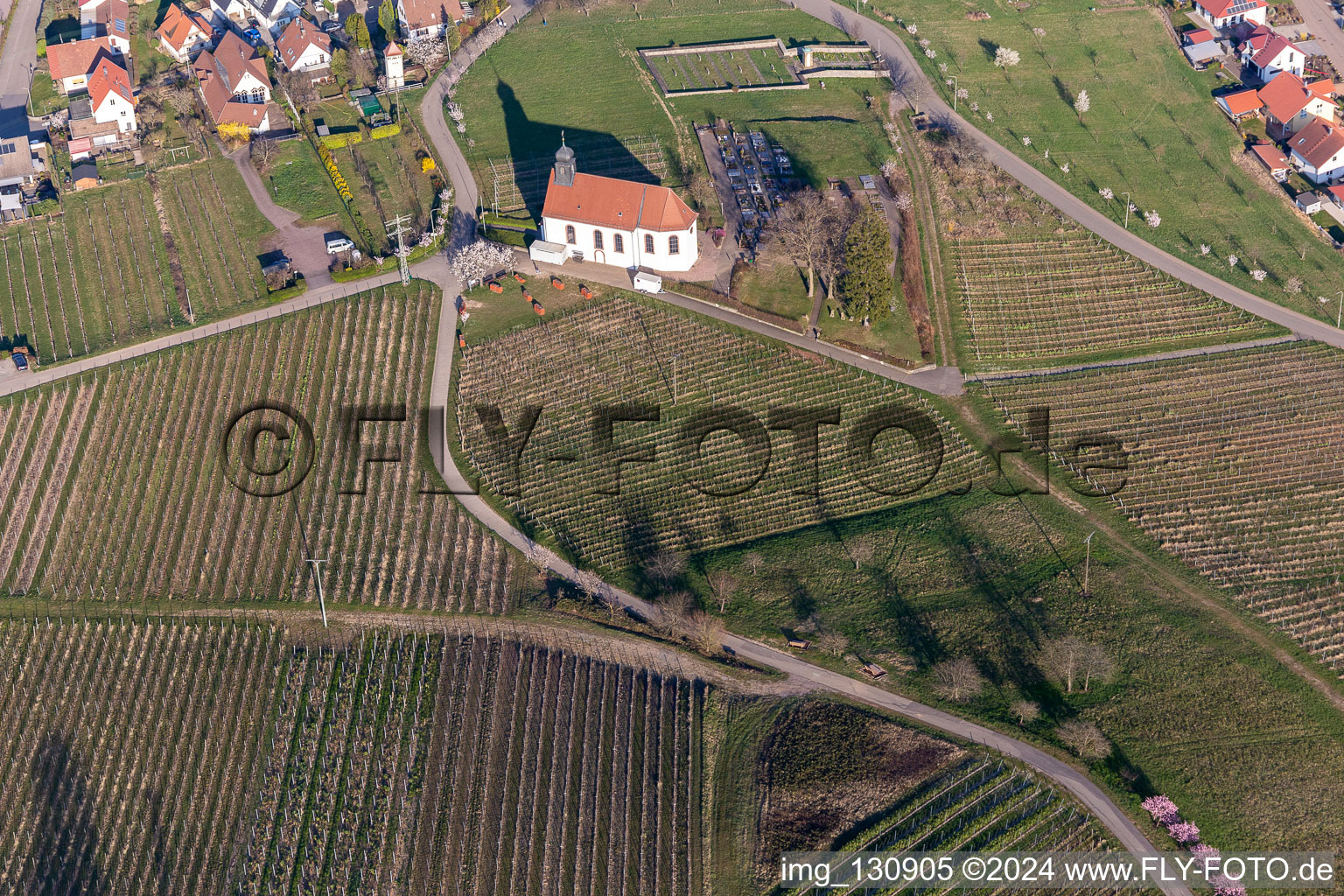 Chapelle Saint-Denys (mariage) à le quartier Gleiszellen in Gleiszellen-Gleishorbach dans le département Rhénanie-Palatinat, Allemagne hors des airs