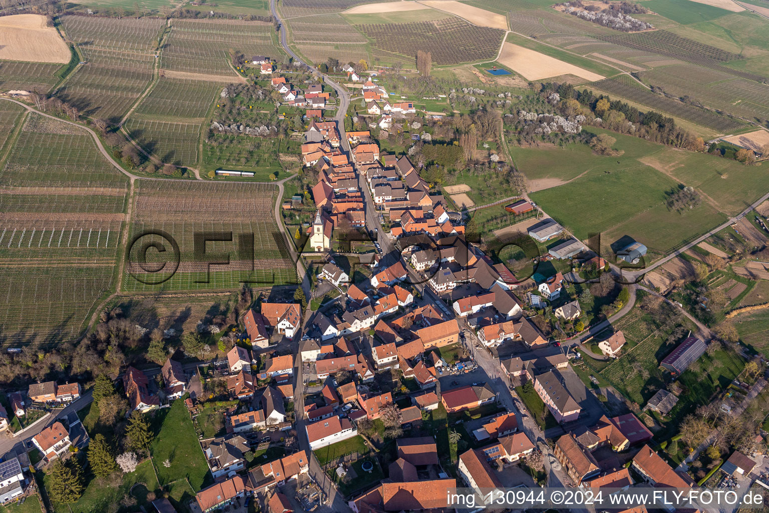 Rott dans le département Bas Rhin, France vu d'un drone