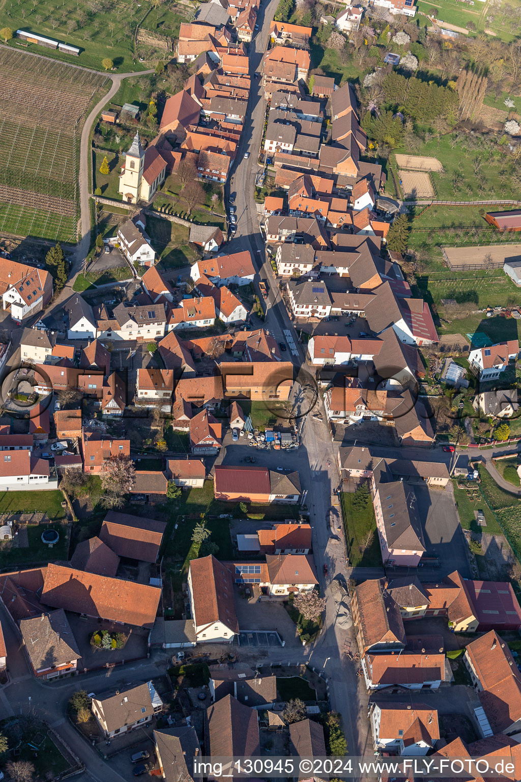 Vue aérienne de Rott dans le département Bas Rhin, France