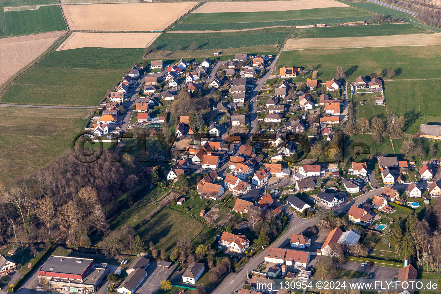 Vue aérienne de Rue des Fleurs à Riedseltz dans le département Bas Rhin, France