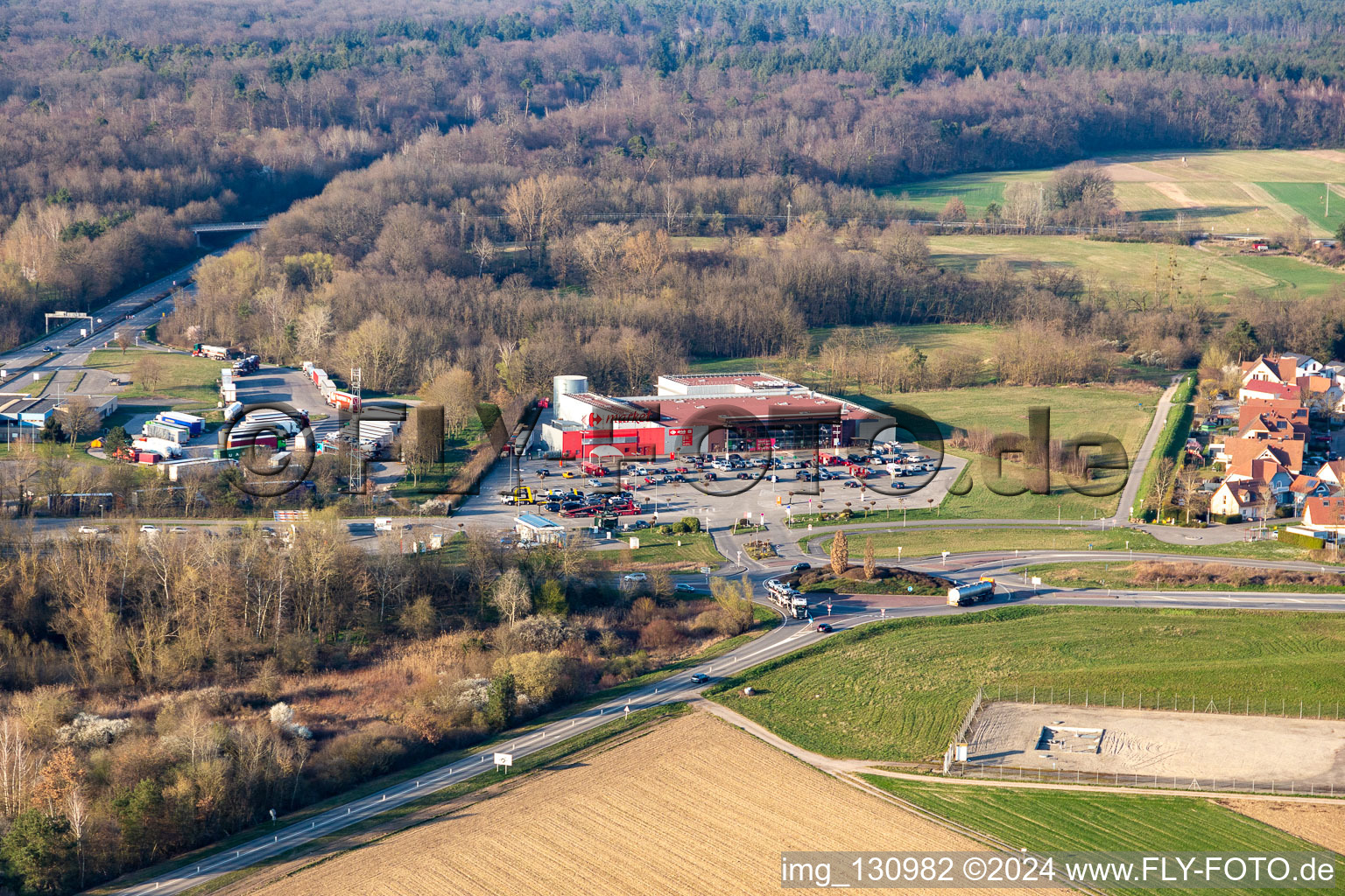 Vue aérienne de Commissariat fédéral de police de Bienwald à Scheibenhard dans le département Bas Rhin, France