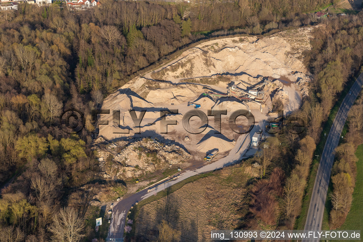 Vue aérienne de Sablières J. Leonhart à Lauterbourg dans le département Bas Rhin, France