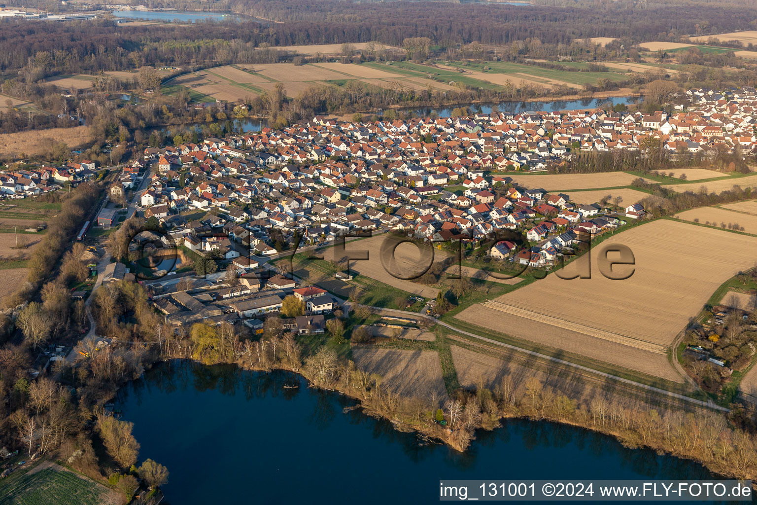 Quartier Neuburg in Neuburg am Rhein dans le département Rhénanie-Palatinat, Allemagne d'en haut