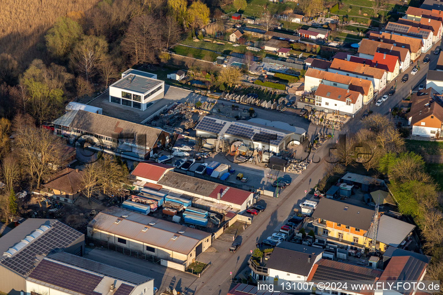 Vue aérienne de En déroute à le quartier Neuburg in Neuburg am Rhein dans le département Rhénanie-Palatinat, Allemagne