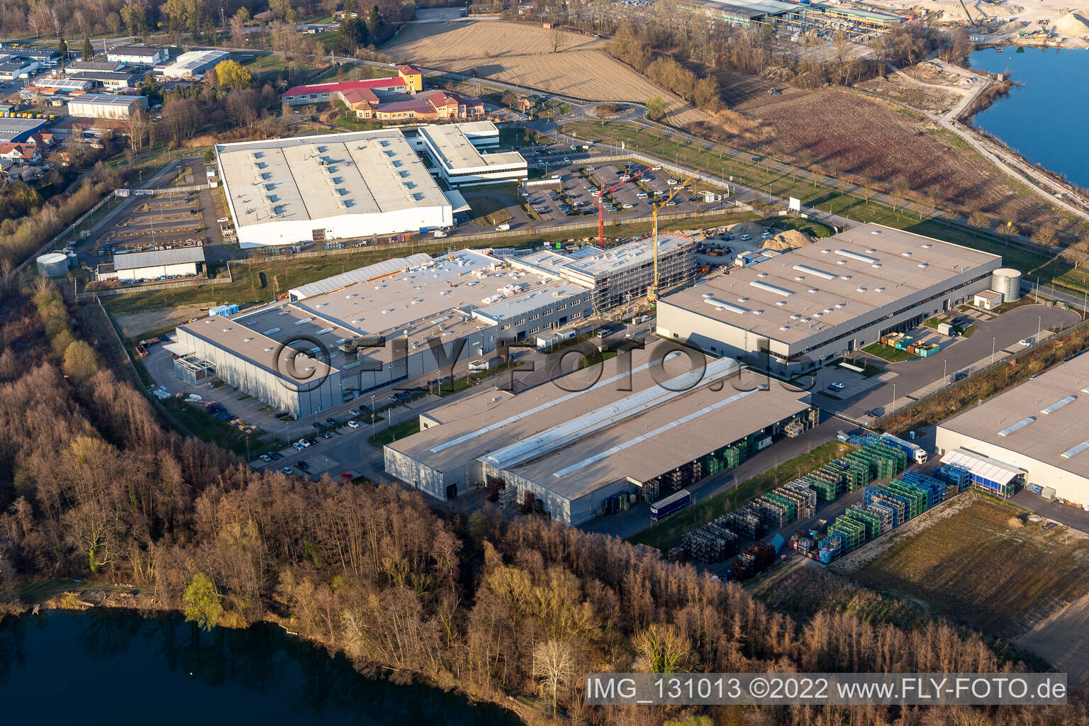 Vue aérienne de Faurecia Interior Systems GmbH ; Groke Doors GmbH, usine Hagenbach à Hagenbach dans le département Rhénanie-Palatinat, Allemagne