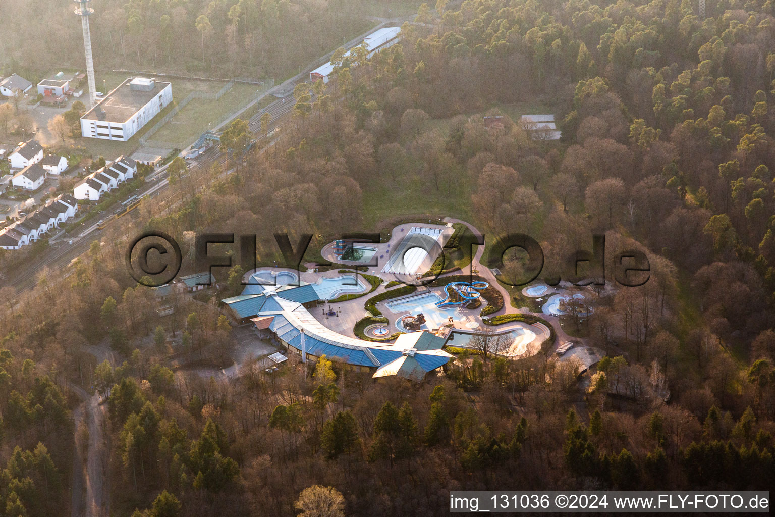 Vue aérienne de Parc balnéaire de Wörth à Wörth am Rhein dans le département Rhénanie-Palatinat, Allemagne