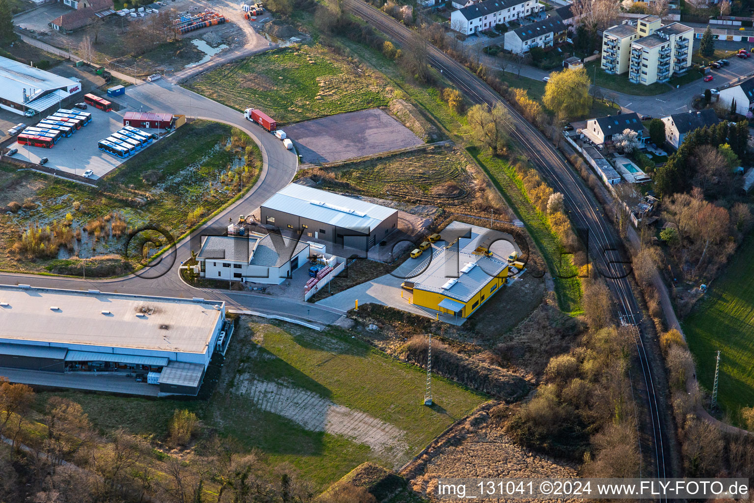 Vue aérienne de LORETH GmbH, Edeka Burger, Police fédérale et quartier général des colis à Kandel dans le département Rhénanie-Palatinat, Allemagne