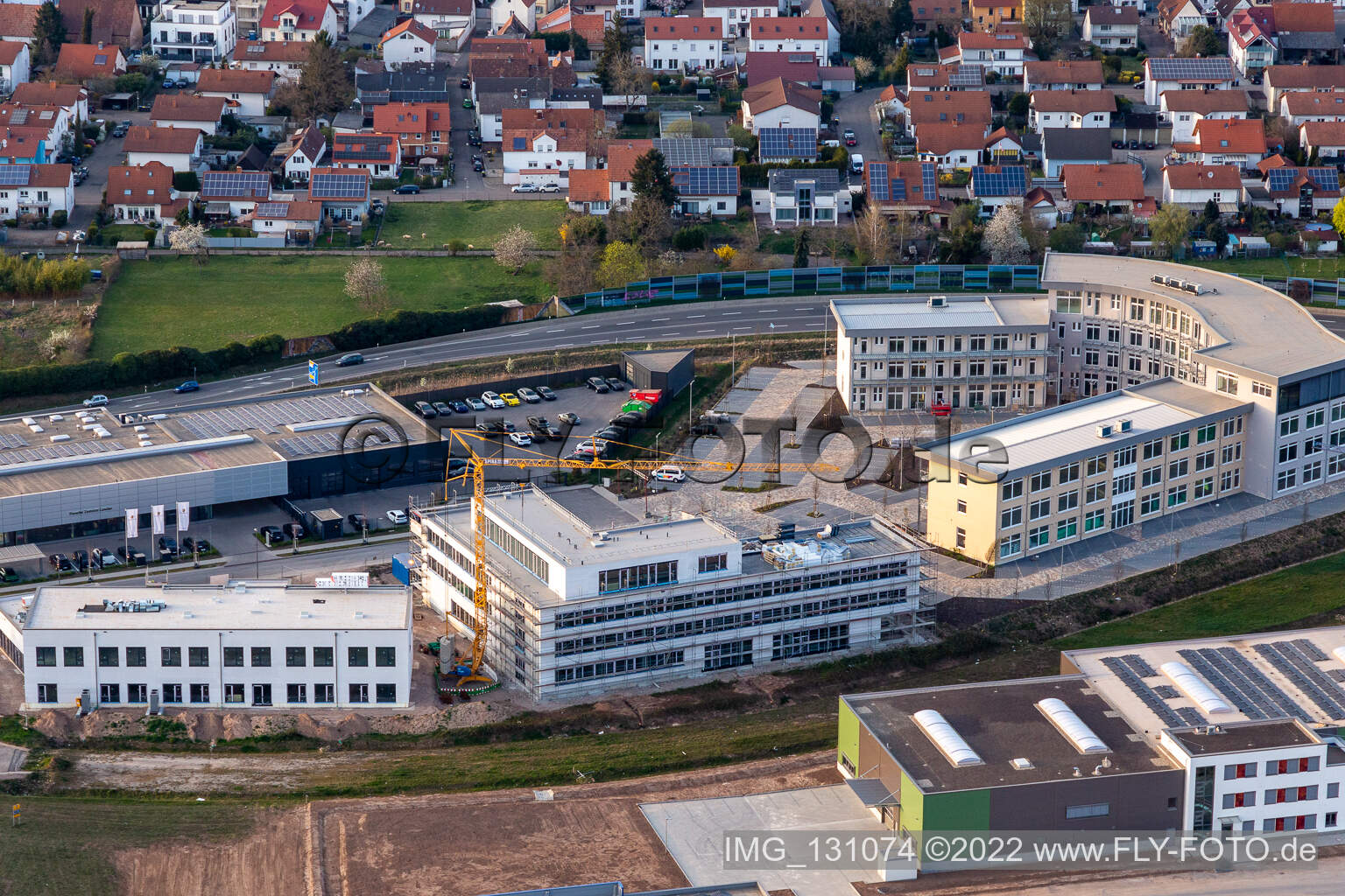 Vue aérienne de Centre Porsche de Landau ; Parc d'activités au parc des expositions à le quartier Queichheim in Landau in der Pfalz dans le département Rhénanie-Palatinat, Allemagne