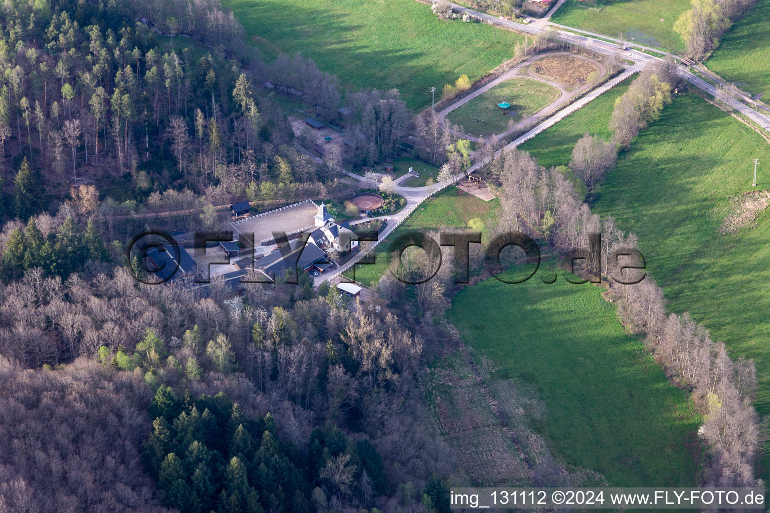 Vue aérienne de Bon Waldeck à Eußerthal dans le département Rhénanie-Palatinat, Allemagne