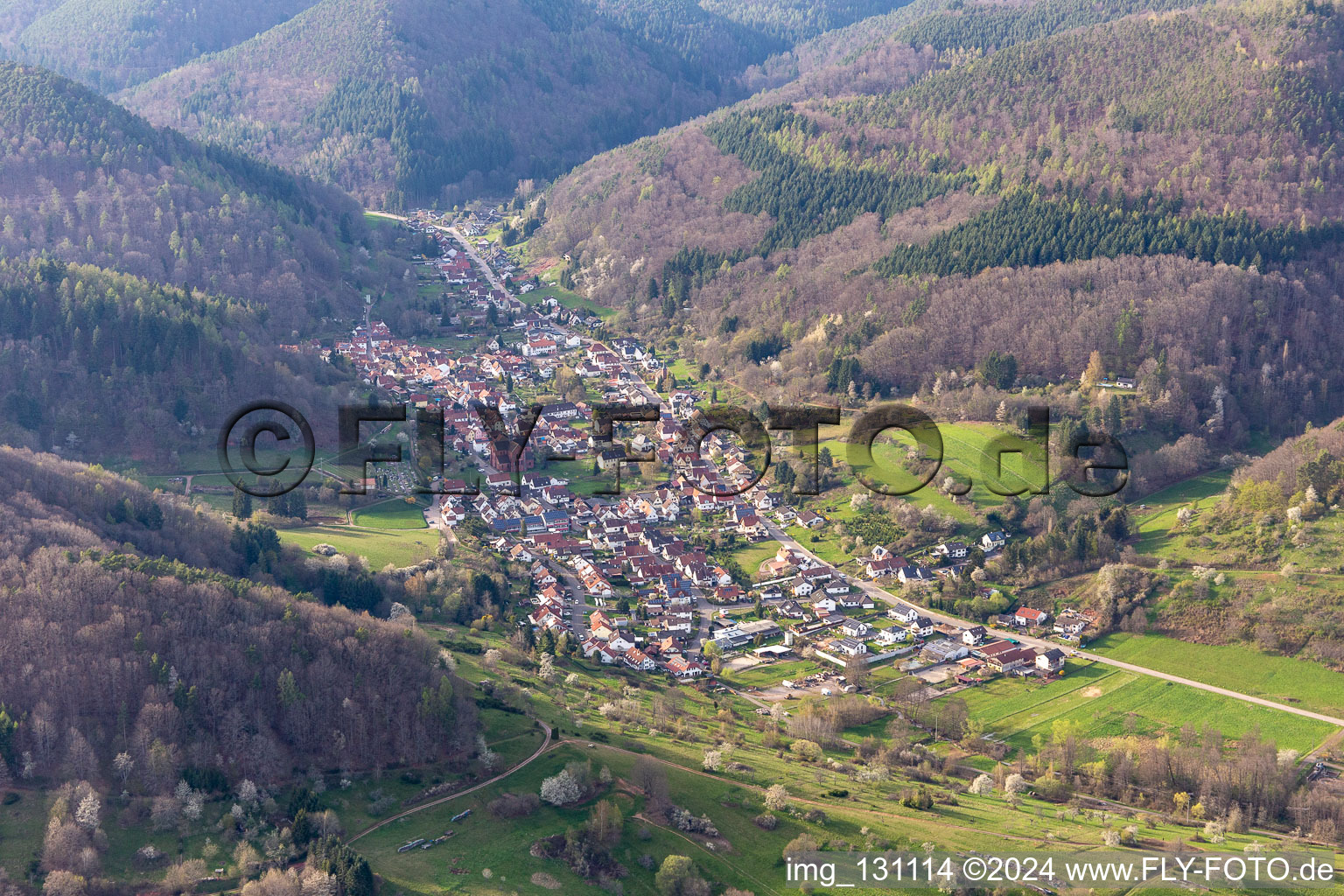 Enregistrement par drone de Eußerthal dans le département Rhénanie-Palatinat, Allemagne