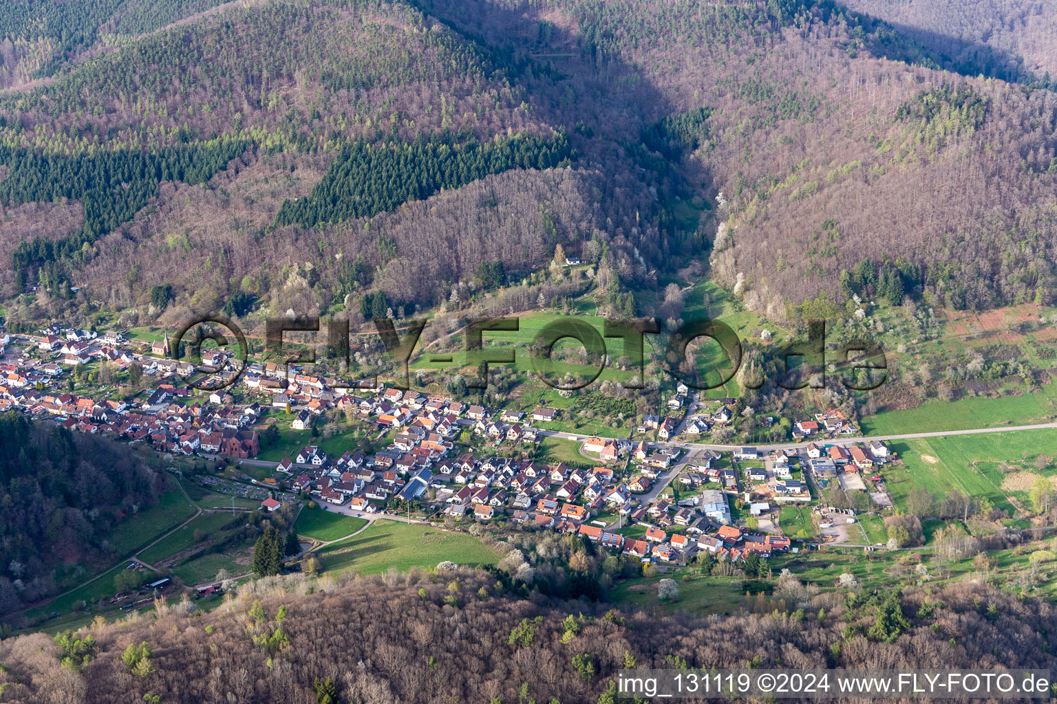 Eußerthal dans le département Rhénanie-Palatinat, Allemagne du point de vue du drone