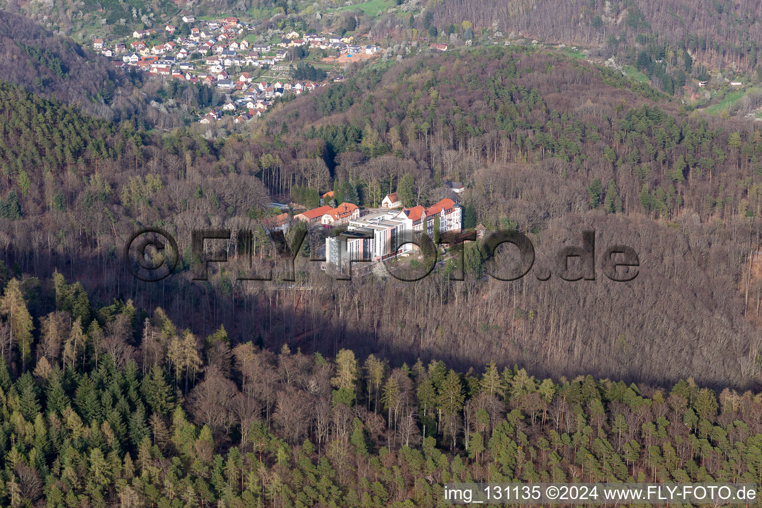 Vue aérienne de Clinique spécialisée Eußerthal à Eußerthal dans le département Rhénanie-Palatinat, Allemagne